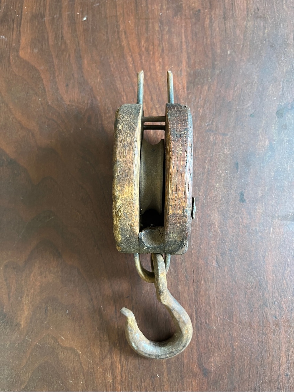 Antique Block and Pulley - Picture 2 of 4